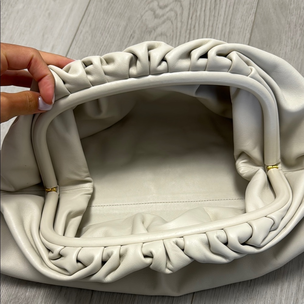 Bottega Cream Clutch Bag - Picture 4 of 8